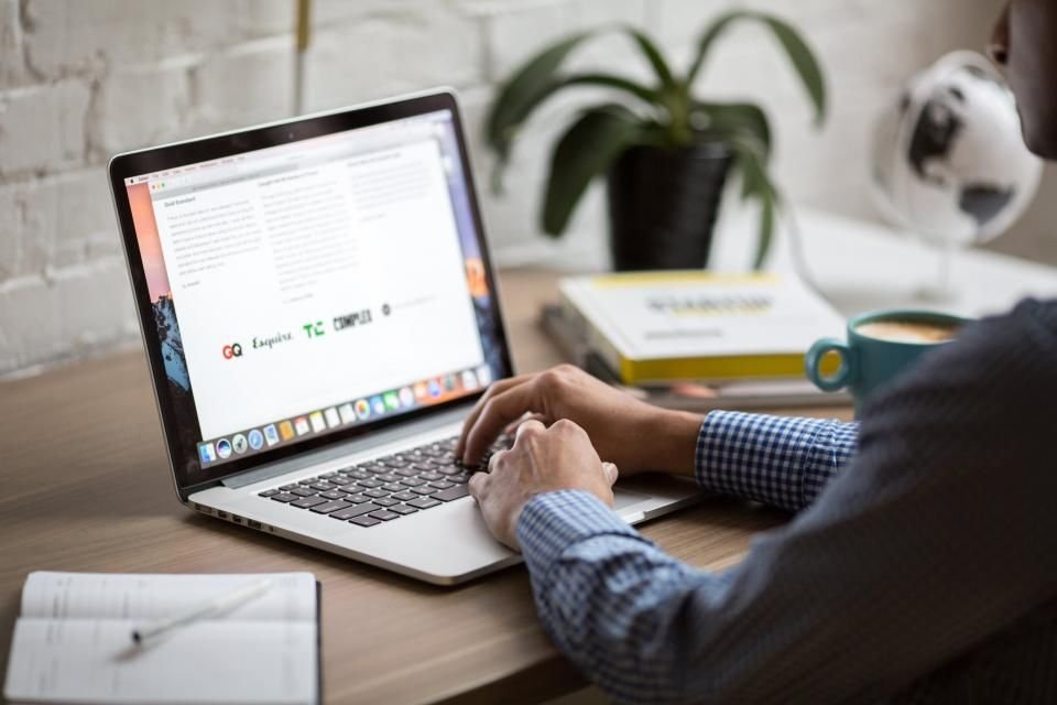 10 Common Laptop Battery Charging Mistakes You Must Avoid